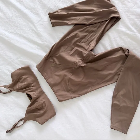 SKIMS SAMPLE SALE Two-Piece Stretch Active Set NOT RELEASED YET - Picture 2 of 5